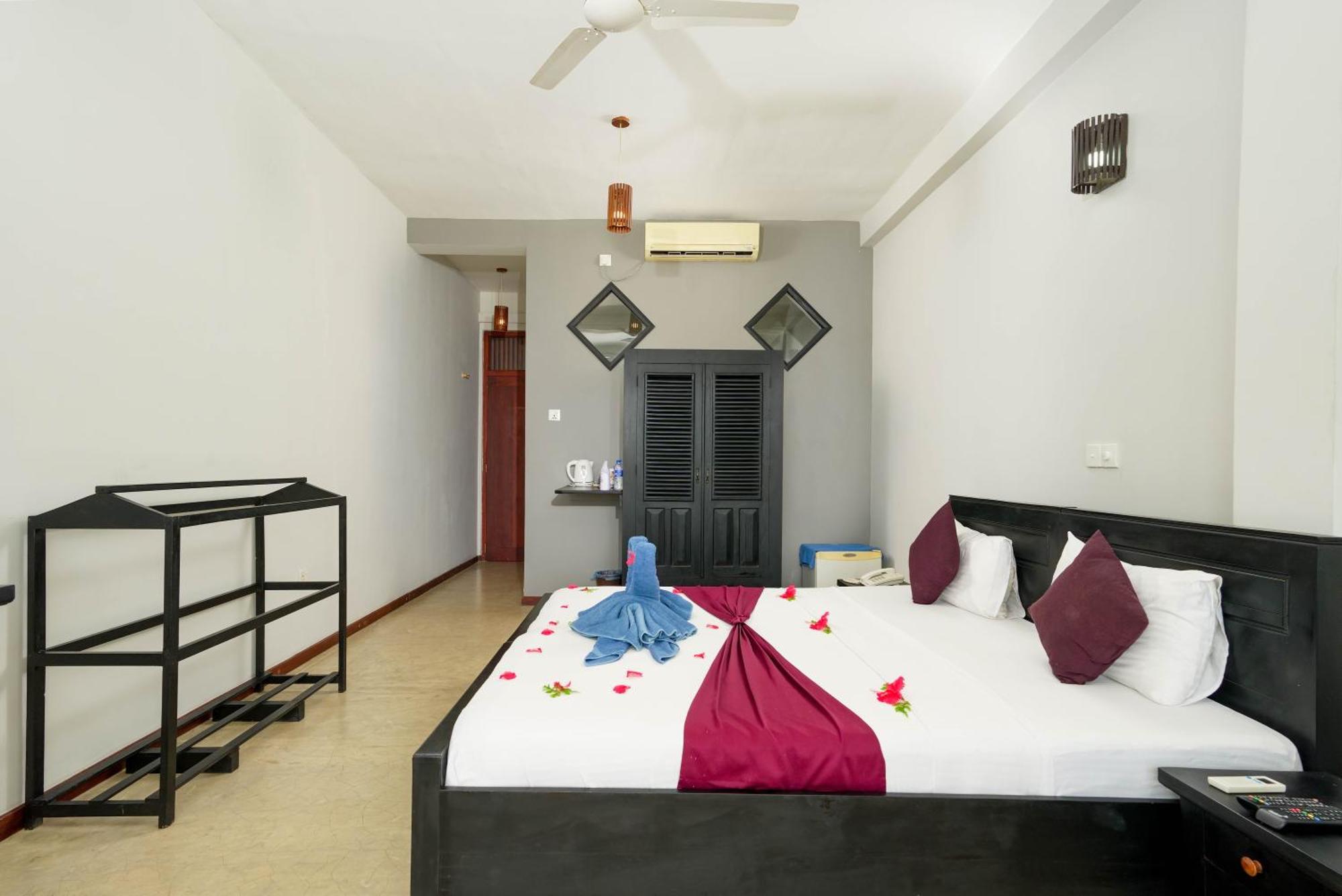 Hotel Silan Mo Мириса Екстериор снимка