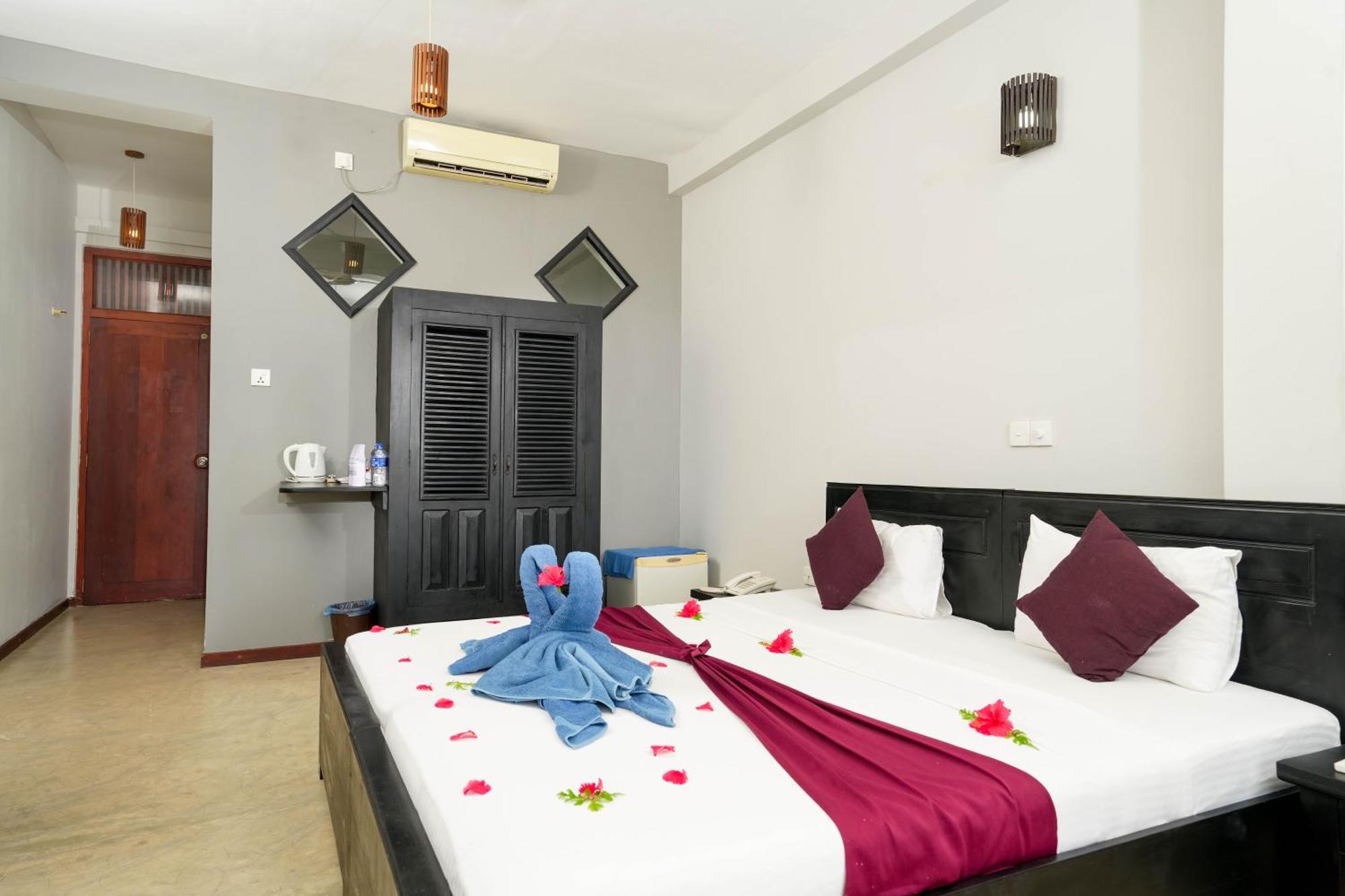 Hotel Silan Mo Мириса Екстериор снимка