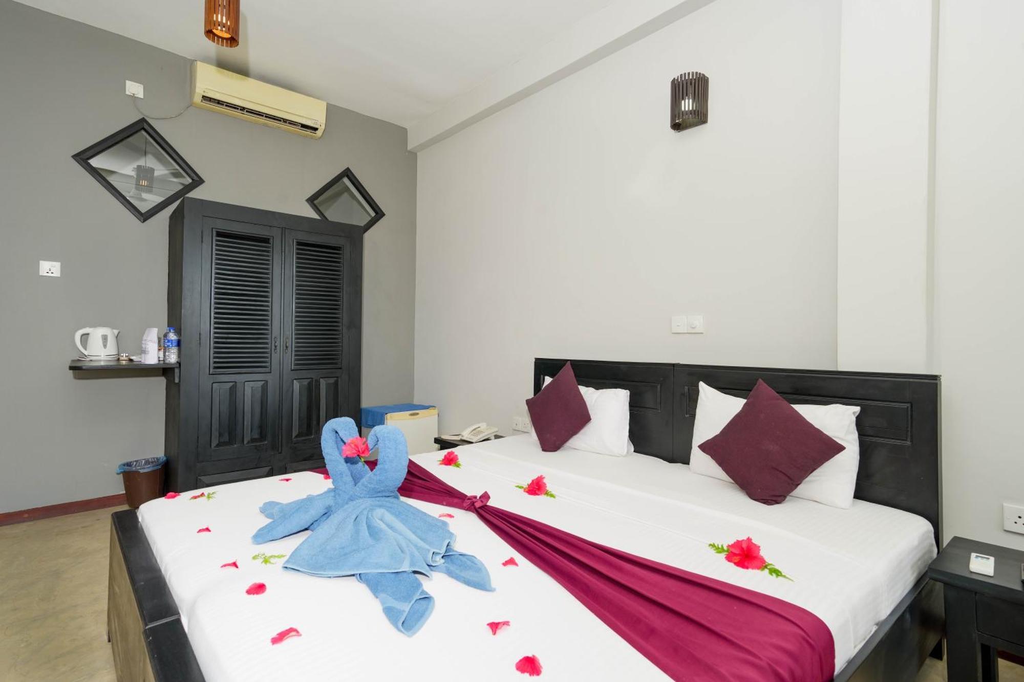 Hotel Silan Mo Мириса Екстериор снимка
