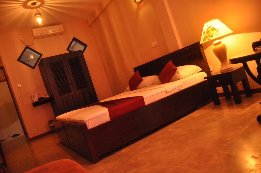 Hotel Silan Mo Мириса Екстериор снимка